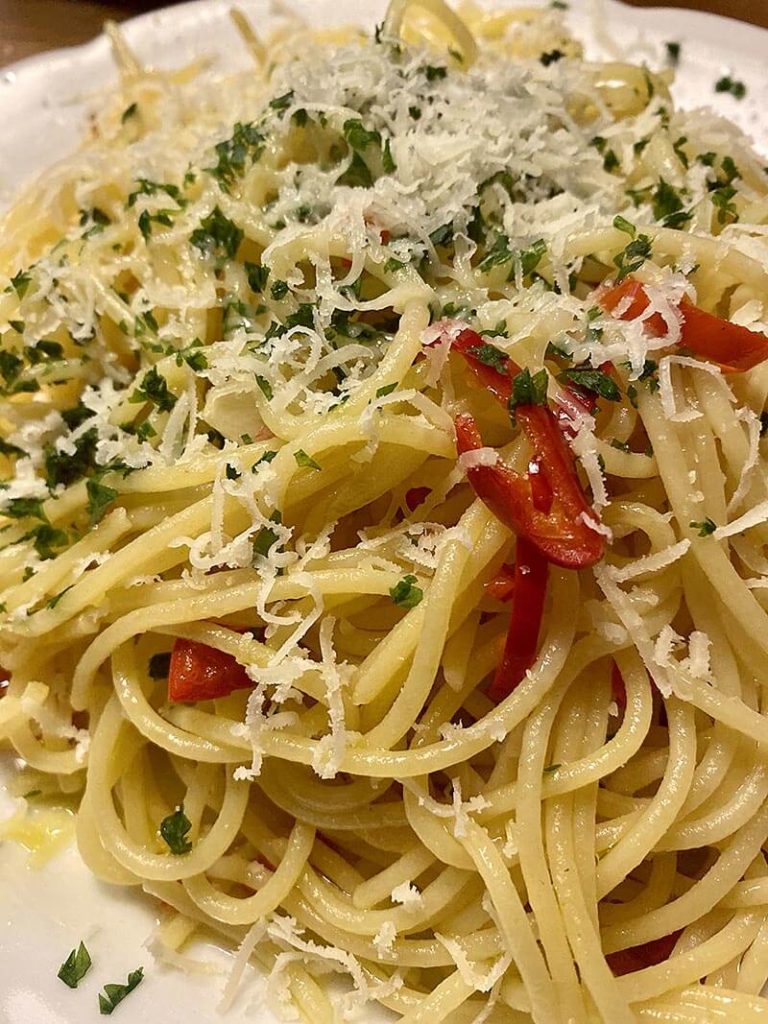 Spaghetti – Aglio e Olio e Peperoncino | rolfkocht.de - kochen, backen ...