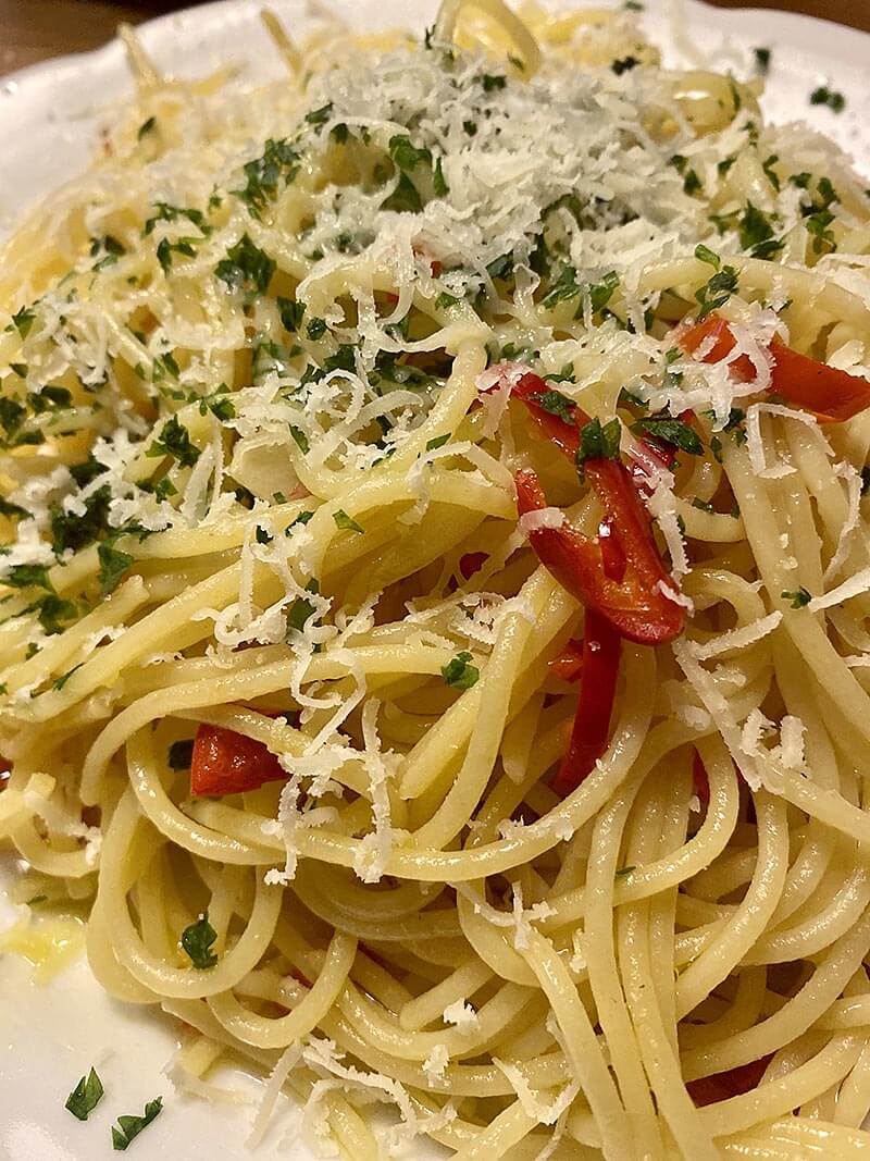 Spaghetti Aglio e Olio e Peperoncino