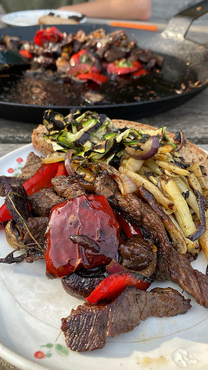 Rindfleisch mit Gemüse grillen