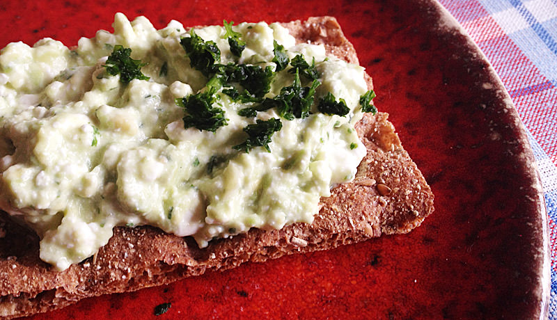 Avocado an Hüttenkäse | rolfkocht.de - kochen, backen &amp; genießen