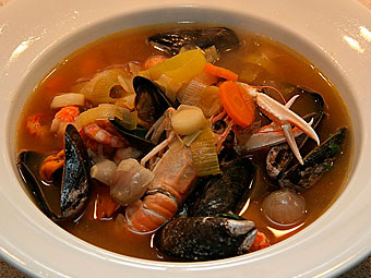 Südfranzösische Bouillabaisse - provenzalische Fischsuppe