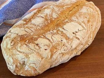 Einfaches Weißbrot mit Hefe selber backen