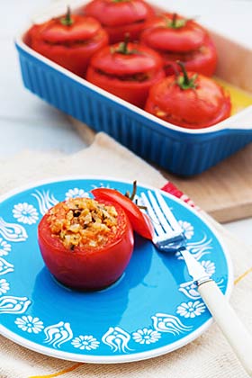 Mit Basmati-Reis gefüllte Tomaten