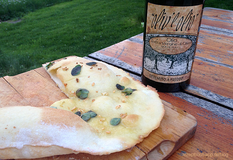 Pizzabrot mit Knoblauch und Olivenöl | rolfkocht.de - kochen, backen ...